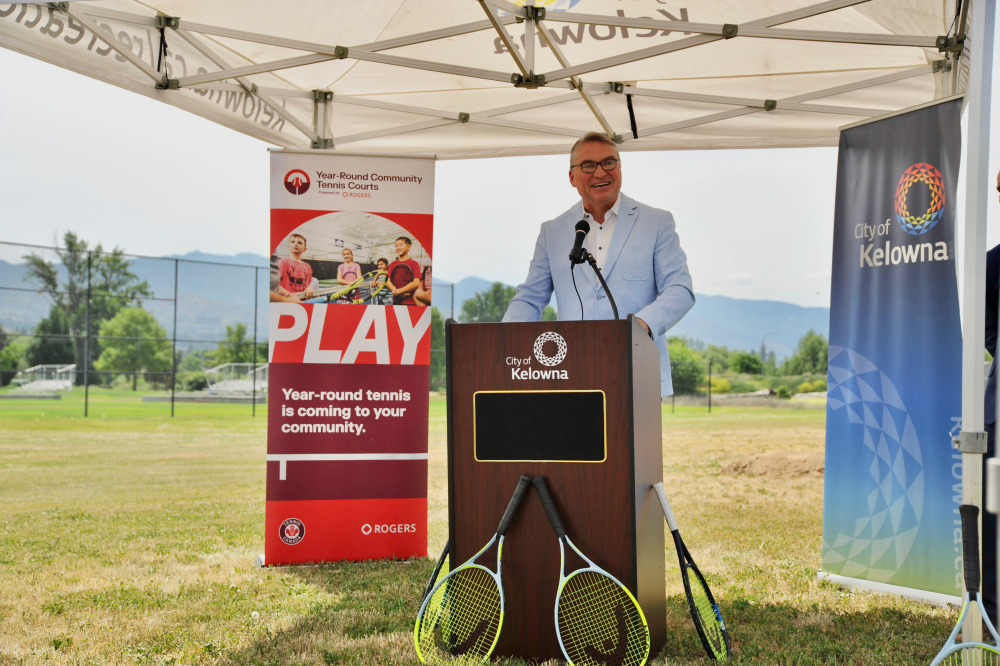 Mayor Tom Dyas speaking at a podium.